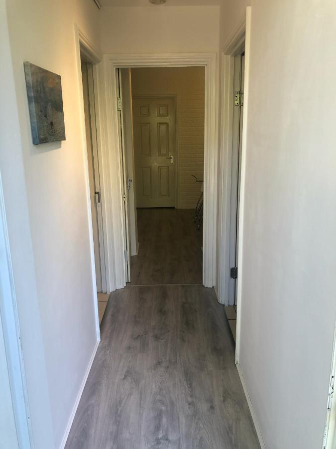Double Room With Private Bathroom In A 2-Bedrooms House Londra Dış mekan fotoğraf